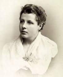 Annie Besant Analyze the role of foreigners who made India their homeland in the Indian Freedom Movement.